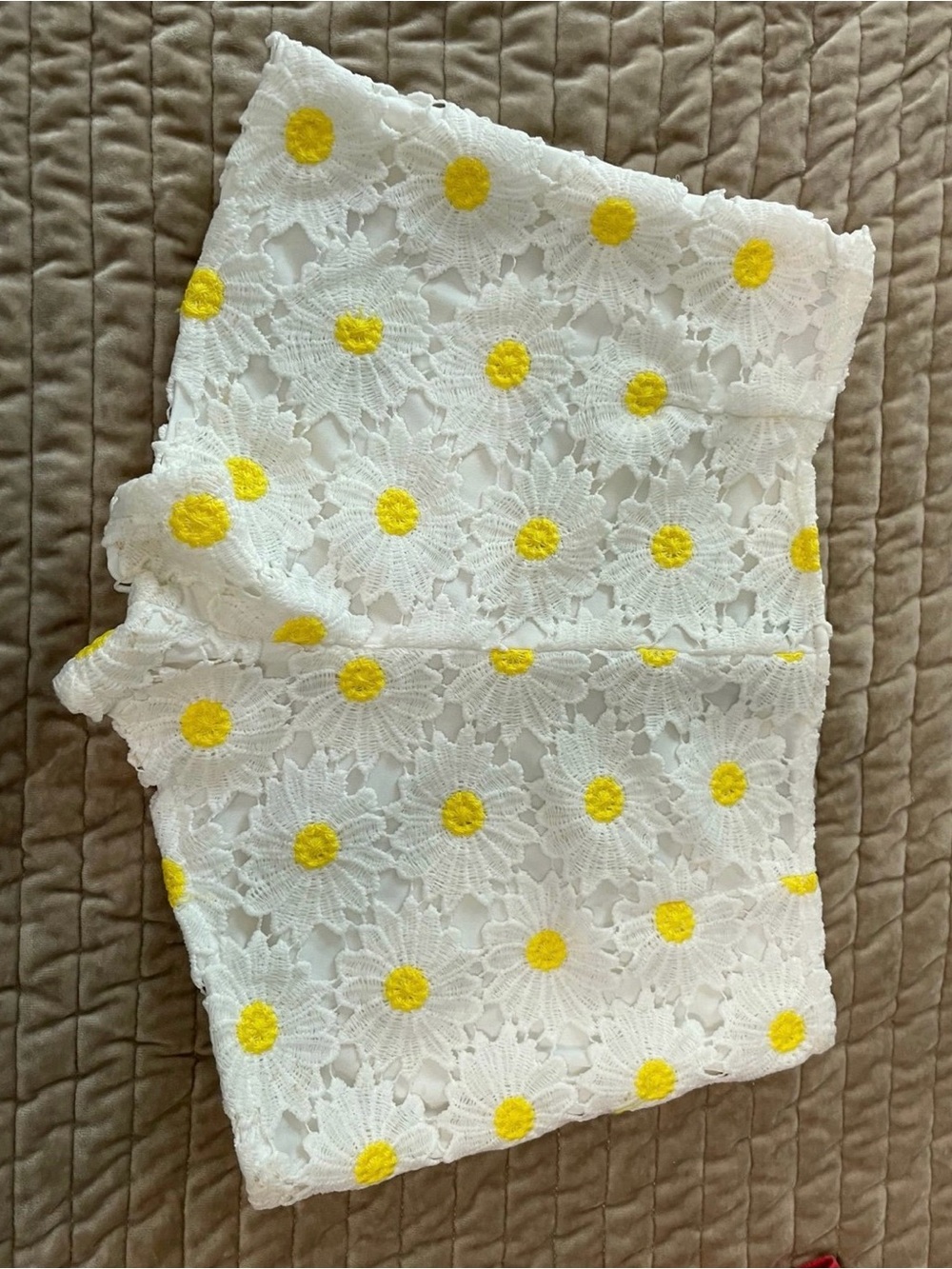 Daisy Lace White Women's Shorts - Picture 4 of 5